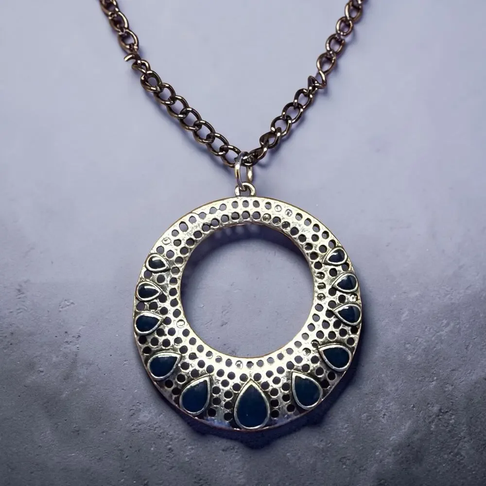 🧚🏻‍♀️ Handmade Vintage-Curated Blue Enamel Circle Pendant Necklace Silver Tone